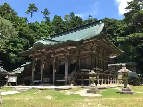 金華山黄金山神社の本殿