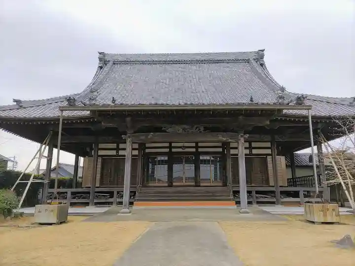 長因寺の本殿・本堂