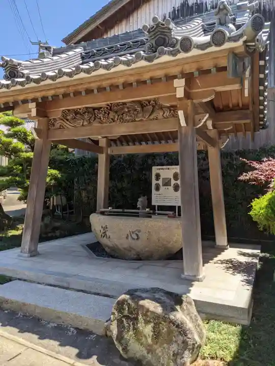 影向寺の手水舎