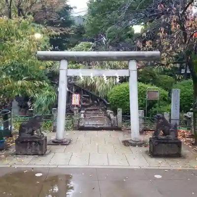 鳩森八幡神社の鳥居