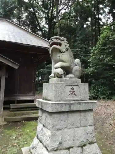 日鷲神社の狛犬