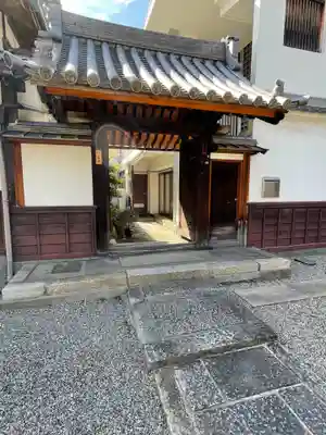 本教院の山門・神門