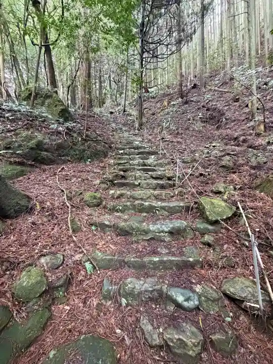 韓竈神社の{uncategorized: "未分類", other: "その他", undefined: "問題あり", building: "その他建物", grave: "お墓", sacred_gate: "鳥居", guardian: "狛犬", statue: "像", buddha: "仏像", history: "歴史", nature: "自然", garden: "庭園", animal: "動物", pagoda: "塔", temizu: "手水舎", mountain_gate: "山門・神門", sanctuary: "本殿・本堂", subordinate: "末社・摂社", art: "芸術", scenery: "景色", jizo: "地蔵", ema: "絵馬", goshuin: "御朱印", omikuji: "おみくじ", items: "授与品その他", amulet: "お守り", goshuincho: "御朱印帳", eats: "食事", festival: "お祭り", votive_dance: "神楽", shichigosan: "七五三参", wedding: "結婚式", experience: "体験その他", initially: "初詣", around: "周辺", anti_infection: "感染症対策"}
