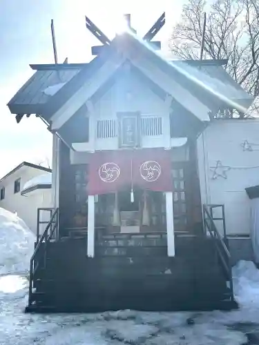 星置神社の{uncategorized: "未分類", other: "その他", undefined: "問題あり", building: "その他建物", grave: "お墓", sacred_gate: "鳥居", guardian: "狛犬", statue: "像", buddha: "仏像", history: "歴史", nature: "自然", garden: "庭園", animal: "動物", pagoda: "塔", temizu: "手水舎", mountain_gate: "山門・神門", sanctuary: "本殿・本堂", subordinate: "末社・摂社", art: "芸術", scenery: "景色", jizo: "地蔵", ema: "絵馬", goshuin: "御朱印", omikuji: "おみくじ", items: "授与品その他", amulet: "お守り", goshuincho: "御朱印帳", eats: "食事", festival: "お祭り", votive_dance: "神楽", shichigosan: "七五三参", wedding: "結婚式", experience: "体験その他", initially: "初詣", around: "周辺", anti_infection: "感染症対策"}