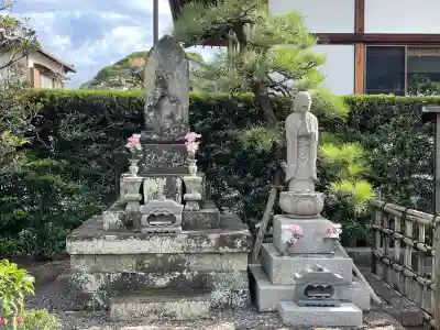 摂取寺の{uncategorized: "未分類", other: "その他", undefined: "問題あり", building: "その他建物", grave: "お墓", sacred_gate: "鳥居", guardian: "狛犬", statue: "像", buddha: "仏像", history: "歴史", nature: "自然", garden: "庭園", animal: "動物", pagoda: "塔", temizu: "手水舎", mountain_gate: "山門・神門", sanctuary: "本殿・本堂", subordinate: "末社・摂社", art: "芸術", scenery: "景色", jizo: "地蔵", ema: "絵馬", goshuin: "御朱印", omikuji: "おみくじ", items: "授与品その他", amulet: "お守り", goshuincho: "御朱印帳", eats: "食事", festival: "お祭り", votive_dance: "神楽", shichigosan: "七五三参", wedding: "結婚式", experience: "体験その他", initially: "初詣", around: "周辺", anti_infection: "感染症対策"}