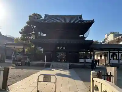 泉岳寺の{uncategorized: "未分類", other: "その他", undefined: "問題あり", building: "その他建物", grave: "お墓", sacred_gate: "鳥居", guardian: "狛犬", statue: "像", buddha: "仏像", history: "歴史", nature: "自然", garden: "庭園", animal: "動物", pagoda: "塔", temizu: "手水舎", mountain_gate: "山門・神門", sanctuary: "本殿・本堂", subordinate: "末社・摂社", art: "芸術", scenery: "景色", jizo: "地蔵", ema: "絵馬", goshuin: "御朱印", omikuji: "おみくじ", items: "授与品その他", amulet: "お守り", goshuincho: "御朱印帳", eats: "食事", festival: "お祭り", votive_dance: "神楽", shichigosan: "七五三参", wedding: "結婚式", experience: "体験その他", initially: "初詣", around: "周辺", anti_infection: "感染症対策"}