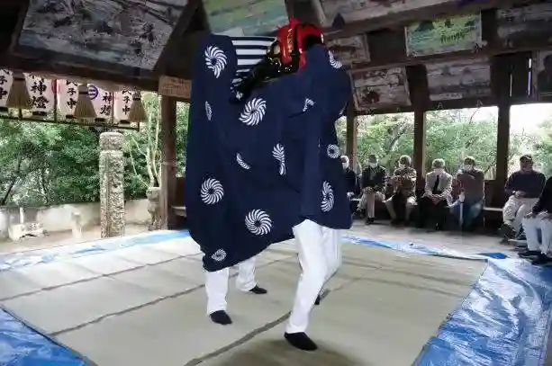 白髭神社の{uncategorized: "未分類", other: "その他", undefined: "問題あり", building: "その他建物", grave: "お墓", sacred_gate: "鳥居", guardian: "狛犬", statue: "像", buddha: "仏像", history: "歴史", nature: "自然", garden: "庭園", animal: "動物", pagoda: "塔", temizu: "手水舎", mountain_gate: "山門・神門", sanctuary: "本殿・本堂", subordinate: "末社・摂社", art: "芸術", scenery: "景色", jizo: "地蔵", ema: "絵馬", goshuin: "御朱印", omikuji: "おみくじ", items: "授与品その他", amulet: "お守り", goshuincho: "御朱印帳", eats: "食事", festival: "お祭り", votive_dance: "神楽", shichigosan: "七五三参", wedding: "結婚式", experience: "体験その他", initially: "初詣", around: "周辺", anti_infection: "感染症対策"}