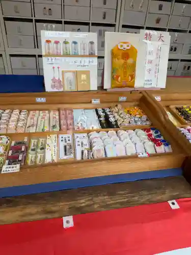 富知六所浅間神社の{uncategorized: "未分類", other: "その他", undefined: "問題あり", building: "その他建物", grave: "お墓", sacred_gate: "鳥居", guardian: "狛犬", statue: "像", buddha: "仏像", history: "歴史", nature: "自然", garden: "庭園", animal: "動物", pagoda: "塔", temizu: "手水舎", mountain_gate: "山門・神門", sanctuary: "本殿・本堂", subordinate: "末社・摂社", art: "芸術", scenery: "景色", jizo: "地蔵", ema: "絵馬", goshuin: "御朱印", omikuji: "おみくじ", items: "授与品その他", amulet: "お守り", goshuincho: "御朱印帳", eats: "食事", festival: "お祭り", votive_dance: "神楽", shichigosan: "七五三参", wedding: "結婚式", experience: "体験その他", initially: "初詣", around: "周辺", anti_infection: "感染症対策"}