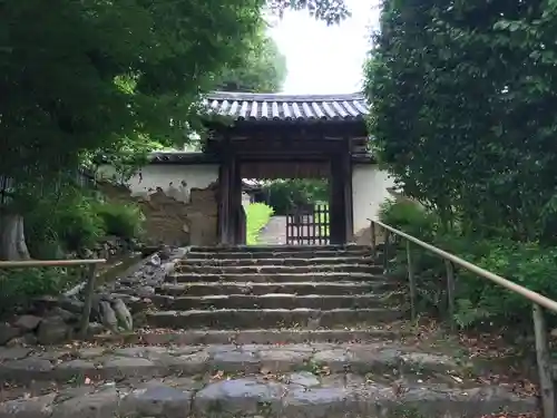 白毫寺の山門