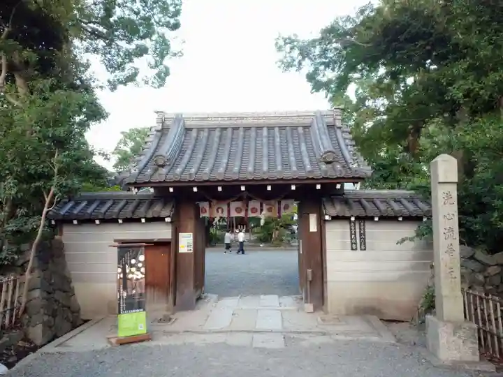 水無瀬神宮の山門・神門