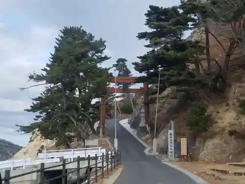 金華山黄金山神社の鳥居