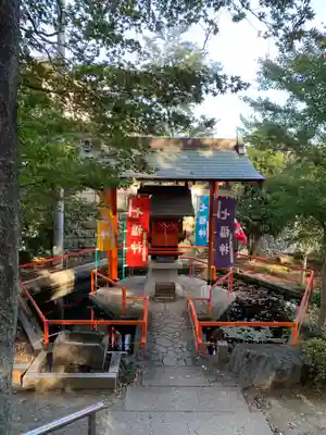 尾曳稲荷神社の末社・摂社