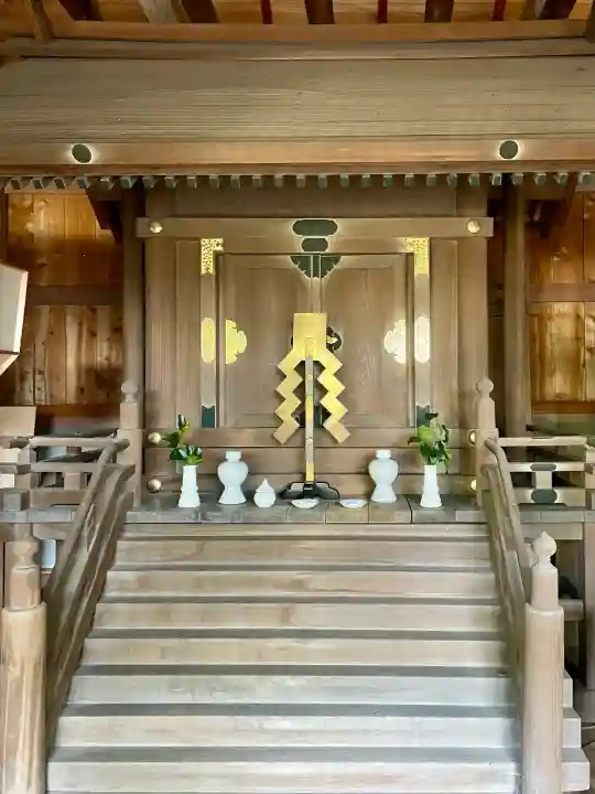 諏訪大神社の{uncategorized: "未分類", other: "その他", undefined: "問題あり", building: "その他建物", grave: "お墓", sacred_gate: "鳥居", guardian: "狛犬", statue: "像", buddha: "仏像", history: "歴史", nature: "自然", garden: "庭園", animal: "動物", pagoda: "塔", temizu: "手水舎", mountain_gate: "山門・神門", sanctuary: "本殿・本堂", subordinate: "末社・摂社", art: "芸術", scenery: "景色", jizo: "地蔵", ema: "絵馬", goshuin: "御朱印", omikuji: "おみくじ", items: "授与品その他", amulet: "お守り", goshuincho: "御朱印帳", eats: "食事", festival: "お祭り", votive_dance: "神楽", shichigosan: "七五三参", wedding: "結婚式", experience: "体験その他", initially: "初詣", around: "周辺", anti_infection: "感染症対策"}