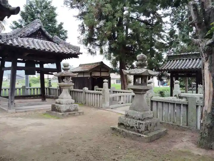 八幡神社の庭園
