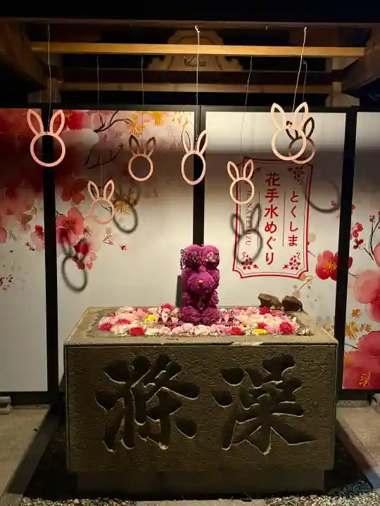 大御和神社の{uncategorized: "未分類", other: "その他", undefined: "問題あり", building: "その他建物", grave: "お墓", sacred_gate: "鳥居", guardian: "狛犬", statue: "像", buddha: "仏像", history: "歴史", nature: "自然", garden: "庭園", animal: "動物", pagoda: "塔", temizu: "手水舎", mountain_gate: "山門・神門", sanctuary: "本殿・本堂", subordinate: "末社・摂社", art: "芸術", scenery: "景色", jizo: "地蔵", ema: "絵馬", goshuin: "御朱印", omikuji: "おみくじ", items: "授与品その他", amulet: "お守り", goshuincho: "御朱印帳", eats: "食事", festival: "お祭り", votive_dance: "神楽", shichigosan: "七五三参", wedding: "結婚式", experience: "体験その他", initially: "初詣", around: "周辺", anti_infection: "感染症対策"}