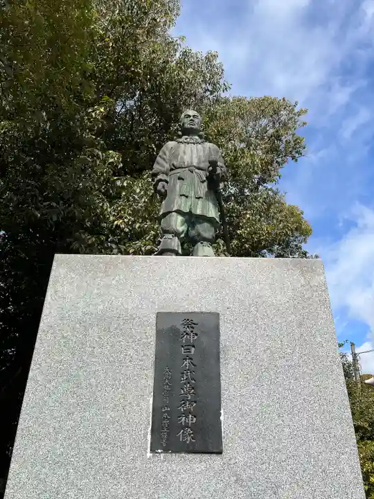 和泉國一之宮 大鳥大社の像