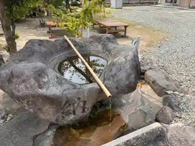 神明八幡神社の手水舎