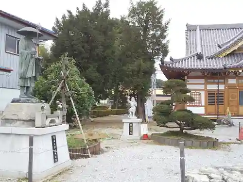 海蔵寺の像