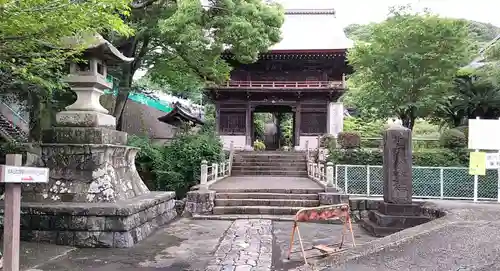 実相寺の山門