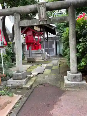  伊勢丸稲荷大神の鳥居