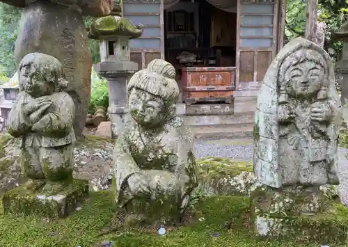 石雲寺の像