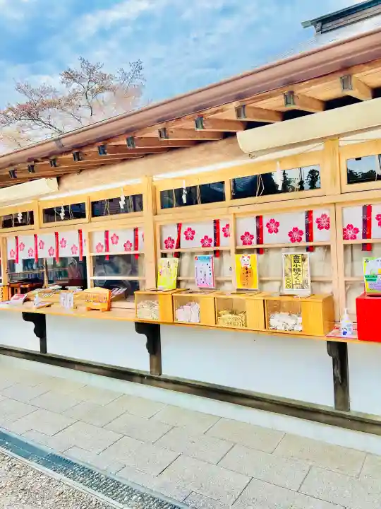 常陸二ノ宮 静神社の{uncategorized: "未分類", other: "その他", undefined: "問題あり", building: "その他建物", grave: "お墓", sacred_gate: "鳥居", guardian: "狛犬", statue: "像", buddha: "仏像", history: "歴史", nature: "自然", garden: "庭園", animal: "動物", pagoda: "塔", temizu: "手水舎", mountain_gate: "山門・神門", sanctuary: "本殿・本堂", subordinate: "末社・摂社", art: "芸術", scenery: "景色", jizo: "地蔵", ema: "絵馬", goshuin: "御朱印", omikuji: "おみくじ", items: "授与品その他", amulet: "お守り", goshuincho: "御朱印帳", eats: "食事", festival: "お祭り", votive_dance: "神楽", shichigosan: "七五三参", wedding: "結婚式", experience: "体験その他", initially: "初詣", around: "周辺", anti_infection: "感染症対策"}