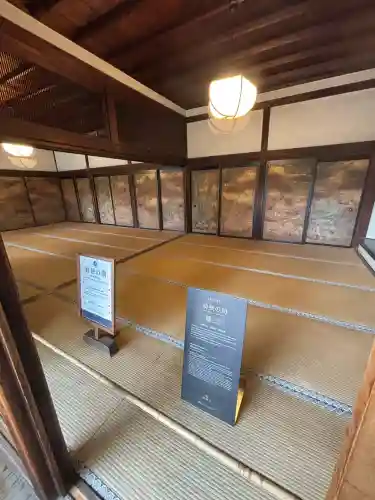 三宝院（三宝院門跡）の{uncategorized: "未分類", other: "その他", undefined: "問題あり", building: "その他建物", grave: "お墓", sacred_gate: "鳥居", guardian: "狛犬", statue: "像", buddha: "仏像", history: "歴史", nature: "自然", garden: "庭園", animal: "動物", pagoda: "塔", temizu: "手水舎", mountain_gate: "山門・神門", sanctuary: "本殿・本堂", subordinate: "末社・摂社", art: "芸術", scenery: "景色", jizo: "地蔵", ema: "絵馬", goshuin: "御朱印", omikuji: "おみくじ", items: "授与品その他", amulet: "お守り", goshuincho: "御朱印帳", eats: "食事", festival: "お祭り", votive_dance: "神楽", shichigosan: "七五三参", wedding: "結婚式", experience: "体験その他", initially: "初詣", around: "周辺", anti_infection: "感染症対策"}