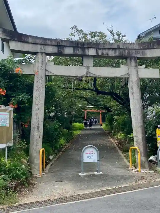 花山稲荷神社の鳥居