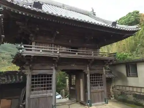 報恩講寺の山門・神門