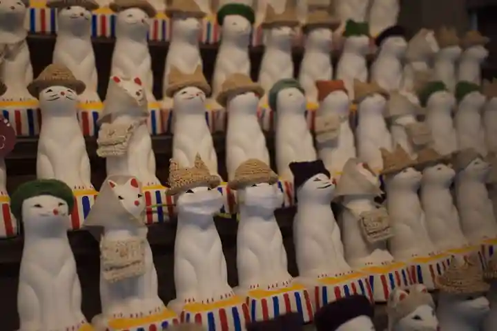 被官稲荷神社の授与品その他