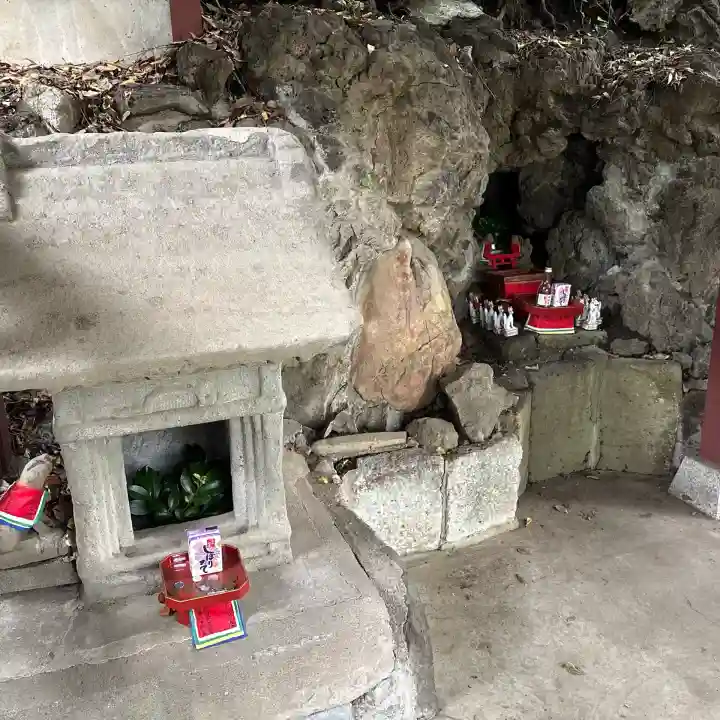王子稲荷神社の{uncategorized: "未分類", other: "その他", undefined: "問題あり", building: "その他建物", grave: "お墓", sacred_gate: "鳥居", guardian: "狛犬", statue: "像", buddha: "仏像", history: "歴史", nature: "自然", garden: "庭園", animal: "動物", pagoda: "塔", temizu: "手水舎", mountain_gate: "山門・神門", sanctuary: "本殿・本堂", subordinate: "末社・摂社", art: "芸術", scenery: "景色", jizo: "地蔵", ema: "絵馬", goshuin: "御朱印", omikuji: "おみくじ", items: "授与品その他", amulet: "お守り", goshuincho: "御朱印帳", eats: "食事", festival: "お祭り", votive_dance: "神楽", shichigosan: "七五三参", wedding: "結婚式", experience: "体験その他", initially: "初詣", around: "周辺", anti_infection: "感染症対策"}