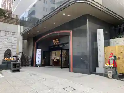 赤坂不動尊威徳寺の山門・神門