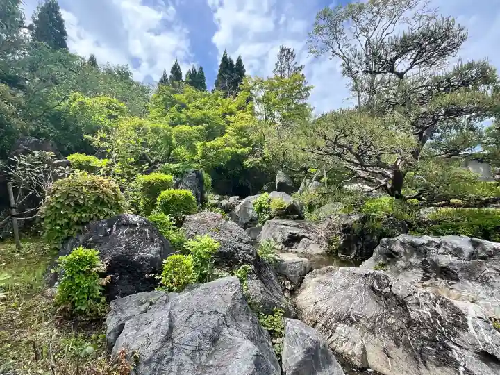 當麻寺奥院の{uncategorized: "未分類", other: "その他", undefined: "問題あり", building: "その他建物", grave: "お墓", sacred_gate: "鳥居", guardian: "狛犬", statue: "像", buddha: "仏像", history: "歴史", nature: "自然", garden: "庭園", animal: "動物", pagoda: "塔", temizu: "手水舎", mountain_gate: "山門・神門", sanctuary: "本殿・本堂", subordinate: "末社・摂社", art: "芸術", scenery: "景色", jizo: "地蔵", ema: "絵馬", goshuin: "御朱印", omikuji: "おみくじ", items: "授与品その他", amulet: "お守り", goshuincho: "御朱印帳", eats: "食事", festival: "お祭り", votive_dance: "神楽", shichigosan: "七五三参", wedding: "結婚式", experience: "体験その他", initially: "初詣", around: "周辺", anti_infection: "感染症対策"}