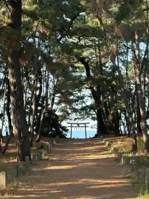 壱岐神社の{uncategorized: "未分類", other: "その他", undefined: "問題あり", building: "その他建物", grave: "お墓", sacred_gate: "鳥居", guardian: "狛犬", statue: "像", buddha: "仏像", history: "歴史", nature: "自然", garden: "庭園", animal: "動物", pagoda: "塔", temizu: "手水舎", mountain_gate: "山門・神門", sanctuary: "本殿・本堂", subordinate: "末社・摂社", art: "芸術", scenery: "景色", jizo: "地蔵", ema: "絵馬", goshuin: "御朱印", omikuji: "おみくじ", items: "授与品その他", amulet: "お守り", goshuincho: "御朱印帳", eats: "食事", festival: "お祭り", votive_dance: "神楽", shichigosan: "七五三参", wedding: "結婚式", experience: "体験その他", initially: "初詣", around: "周辺", anti_infection: "感染症対策"}