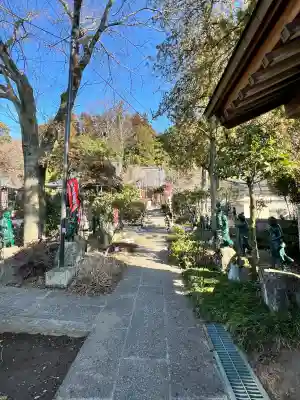 不動寺(松井田不動尊) の{uncategorized: "未分類", other: "その他", undefined: "問題あり", building: "その他建物", grave: "お墓", sacred_gate: "鳥居", guardian: "狛犬", statue: "像", buddha: "仏像", history: "歴史", nature: "自然", garden: "庭園", animal: "動物", pagoda: "塔", temizu: "手水舎", mountain_gate: "山門・神門", sanctuary: "本殿・本堂", subordinate: "末社・摂社", art: "芸術", scenery: "景色", jizo: "地蔵", ema: "絵馬", goshuin: "御朱印", omikuji: "おみくじ", items: "授与品その他", amulet: "お守り", goshuincho: "御朱印帳", eats: "食事", festival: "お祭り", votive_dance: "神楽", shichigosan: "七五三参", wedding: "結婚式", experience: "体験その他", initially: "初詣", around: "周辺", anti_infection: "感染症対策"}