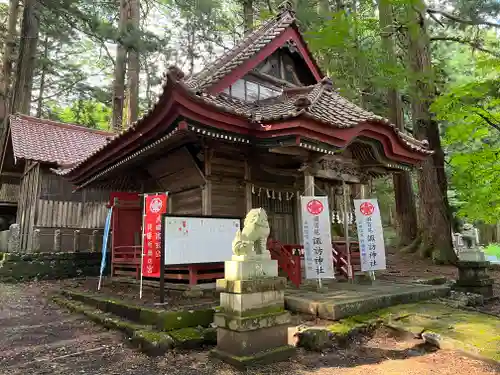 須賀尾諏訪神社の本殿