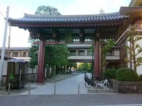川崎大師（平間寺）の山門・神門