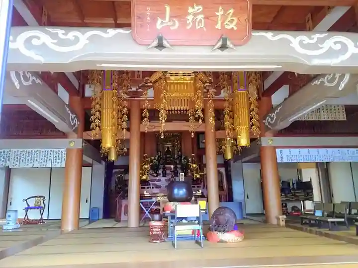 安楽寺の本殿・本堂