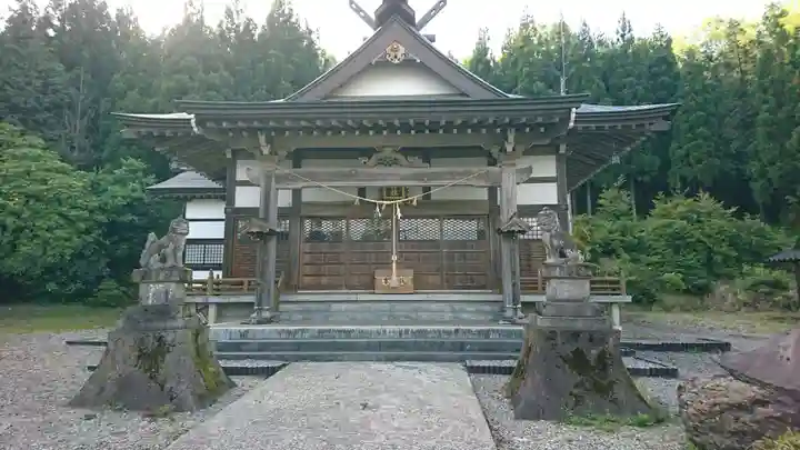 白鳥神社の本殿・本堂