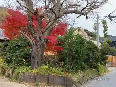 稲荷神社の庭園