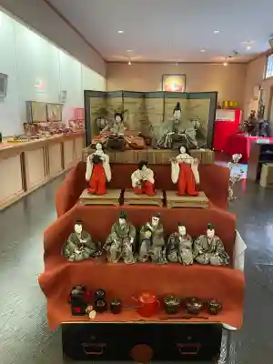 荘内神社の{uncategorized: "未分類", other: "その他", undefined: "問題あり", building: "その他建物", grave: "お墓", sacred_gate: "鳥居", guardian: "狛犬", statue: "像", buddha: "仏像", history: "歴史", nature: "自然", garden: "庭園", animal: "動物", pagoda: "塔", temizu: "手水舎", mountain_gate: "山門・神門", sanctuary: "本殿・本堂", subordinate: "末社・摂社", art: "芸術", scenery: "景色", jizo: "地蔵", ema: "絵馬", goshuin: "御朱印", omikuji: "おみくじ", items: "授与品その他", amulet: "お守り", goshuincho: "御朱印帳", eats: "食事", festival: "お祭り", votive_dance: "神楽", shichigosan: "七五三参", wedding: "結婚式", experience: "体験その他", initially: "初詣", around: "周辺", anti_infection: "感染症対策"}