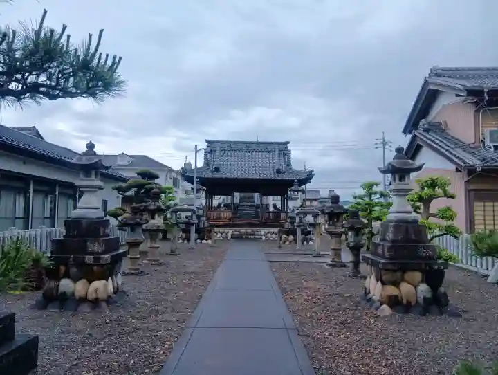 神明神社の{uncategorized: "未分類", other: "その他", undefined: "問題あり", building: "その他建物", grave: "お墓", sacred_gate: "鳥居", guardian: "狛犬", statue: "像", buddha: "仏像", history: "歴史", nature: "自然", garden: "庭園", animal: "動物", pagoda: "塔", temizu: "手水舎", mountain_gate: "山門・神門", sanctuary: "本殿・本堂", subordinate: "末社・摂社", art: "芸術", scenery: "景色", jizo: "地蔵", ema: "絵馬", goshuin: "御朱印", omikuji: "おみくじ", items: "授与品その他", amulet: "お守り", goshuincho: "御朱印帳", eats: "食事", festival: "お祭り", votive_dance: "神楽", shichigosan: "七五三参", wedding: "結婚式", experience: "体験その他", initially: "初詣", around: "周辺", anti_infection: "感染症対策"}