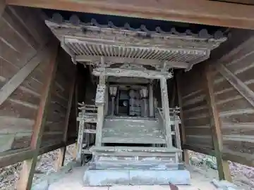 白山神社の{uncategorized: "未分類", other: "その他", undefined: "問題あり", building: "その他建物", grave: "お墓", sacred_gate: "鳥居", guardian: "狛犬", statue: "像", buddha: "仏像", history: "歴史", nature: "自然", garden: "庭園", animal: "動物", pagoda: "塔", temizu: "手水舎", mountain_gate: "山門・神門", sanctuary: "本殿・本堂", subordinate: "末社・摂社", art: "芸術", scenery: "景色", jizo: "地蔵", ema: "絵馬", goshuin: "御朱印", omikuji: "おみくじ", items: "授与品その他", amulet: "お守り", goshuincho: "御朱印帳", eats: "食事", festival: "お祭り", votive_dance: "神楽", shichigosan: "七五三参", wedding: "結婚式", experience: "体験その他", initially: "初詣", around: "周辺", anti_infection: "感染症対策"}