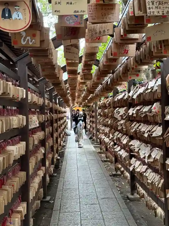 川越氷川神社の{uncategorized: "未分類", other: "その他", undefined: "問題あり", building: "その他建物", grave: "お墓", sacred_gate: "鳥居", guardian: "狛犬", statue: "像", buddha: "仏像", history: "歴史", nature: "自然", garden: "庭園", animal: "動物", pagoda: "塔", temizu: "手水舎", mountain_gate: "山門・神門", sanctuary: "本殿・本堂", subordinate: "末社・摂社", art: "芸術", scenery: "景色", jizo: "地蔵", ema: "絵馬", goshuin: "御朱印", omikuji: "おみくじ", items: "授与品その他", amulet: "お守り", goshuincho: "御朱印帳", eats: "食事", festival: "お祭り", votive_dance: "神楽", shichigosan: "七五三参", wedding: "結婚式", experience: "体験その他", initially: "初詣", around: "周辺", anti_infection: "感染症対策"}