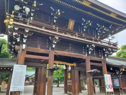 真清田神社の山門