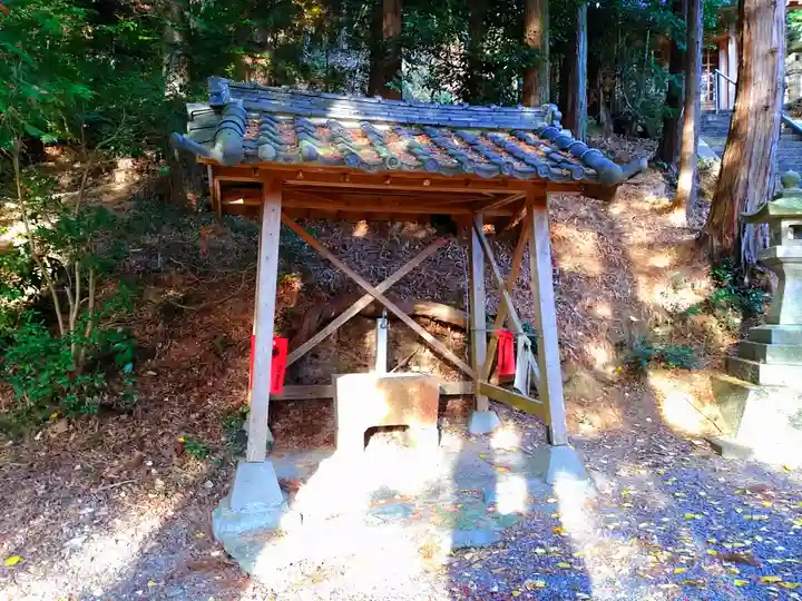神明神社の手水舎
