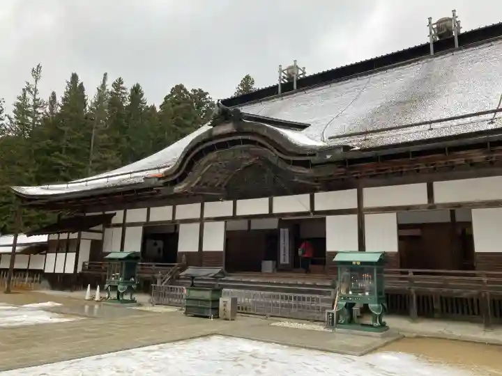 高野山金剛峯寺の{uncategorized: "未分類", other: "その他", undefined: "問題あり", building: "その他建物", grave: "お墓", sacred_gate: "鳥居", guardian: "狛犬", statue: "像", buddha: "仏像", history: "歴史", nature: "自然", garden: "庭園", animal: "動物", pagoda: "塔", temizu: "手水舎", mountain_gate: "山門・神門", sanctuary: "本殿・本堂", subordinate: "末社・摂社", art: "芸術", scenery: "景色", jizo: "地蔵", ema: "絵馬", goshuin: "御朱印", omikuji: "おみくじ", items: "授与品その他", amulet: "お守り", goshuincho: "御朱印帳", eats: "食事", festival: "お祭り", votive_dance: "神楽", shichigosan: "七五三参", wedding: "結婚式", experience: "体験その他", initially: "初詣", around: "周辺", anti_infection: "感染症対策"}