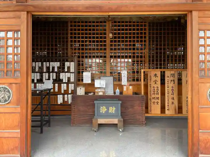 遍照院の{uncategorized: "未分類", other: "その他", undefined: "問題あり", building: "その他建物", grave: "お墓", sacred_gate: "鳥居", guardian: "狛犬", statue: "像", buddha: "仏像", history: "歴史", nature: "自然", garden: "庭園", animal: "動物", pagoda: "塔", temizu: "手水舎", mountain_gate: "山門・神門", sanctuary: "本殿・本堂", subordinate: "末社・摂社", art: "芸術", scenery: "景色", jizo: "地蔵", ema: "絵馬", goshuin: "御朱印", omikuji: "おみくじ", items: "授与品その他", amulet: "お守り", goshuincho: "御朱印帳", eats: "食事", festival: "お祭り", votive_dance: "神楽", shichigosan: "七五三参", wedding: "結婚式", experience: "体験その他", initially: "初詣", around: "周辺", anti_infection: "感染症対策"}