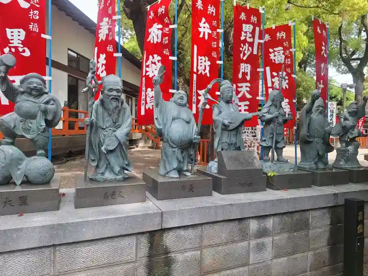 八坂神社の{uncategorized: "未分類", other: "その他", undefined: "問題あり", building: "その他建物", grave: "お墓", sacred_gate: "鳥居", guardian: "狛犬", statue: "像", buddha: "仏像", history: "歴史", nature: "自然", garden: "庭園", animal: "動物", pagoda: "塔", temizu: "手水舎", mountain_gate: "山門・神門", sanctuary: "本殿・本堂", subordinate: "末社・摂社", art: "芸術", scenery: "景色", jizo: "地蔵", ema: "絵馬", goshuin: "御朱印", omikuji: "おみくじ", items: "授与品その他", amulet: "お守り", goshuincho: "御朱印帳", eats: "食事", festival: "お祭り", votive_dance: "神楽", shichigosan: "七五三参", wedding: "結婚式", experience: "体験その他", initially: "初詣", around: "周辺", anti_infection: "感染症対策"}