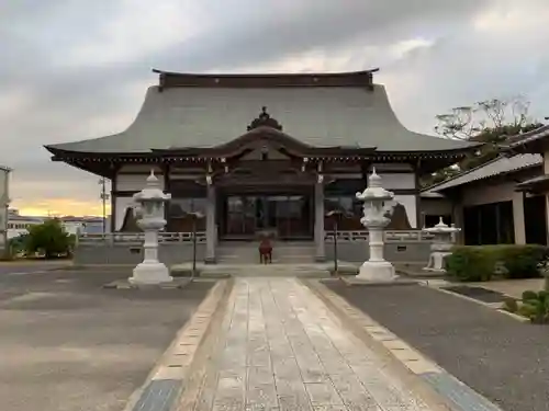 円勝寺の本殿・本堂